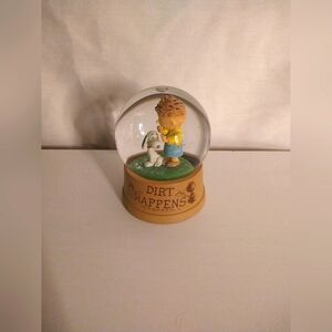 Collector's Hallmark Peanuts Charlie Brown  Snoopy Miniature Snow Globe Bnwot